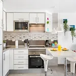B16 Windsor Park, Exclusive Sea View, Heated Pool