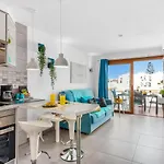B16 Windsor Park, Exclusive Sea View, Heated Pool 아파트
