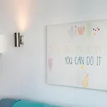 B16 Windsor Park, Exclusive Sea View, Heated Pool 아파트 아데제