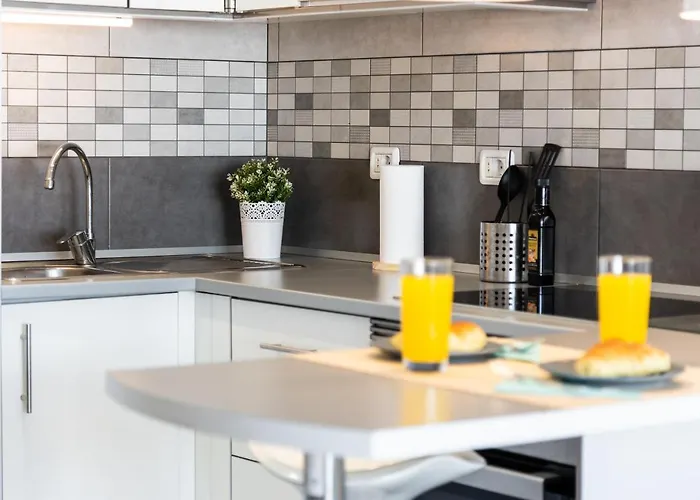 B16 Windsor Park, Exclusive Sea View, Heated Pool דירה