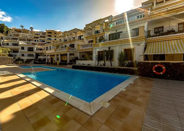 B16 Windsor Park, Exclusive Sea View, Heated Pool דירה