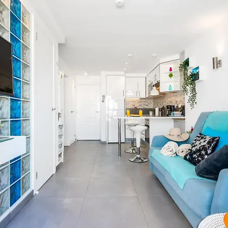 B16 Windsor Park, Exclusive Sea View, Heated Pool شقة