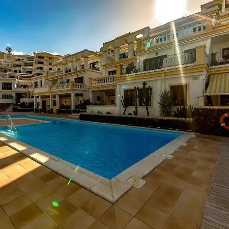 B16 Windsor Park, Exclusive Sea View, Heated Pool Apartment