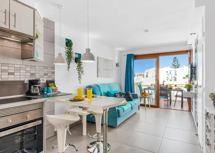 B16 Windsor Park, Exclusive Sea View, Heated Pool Daire